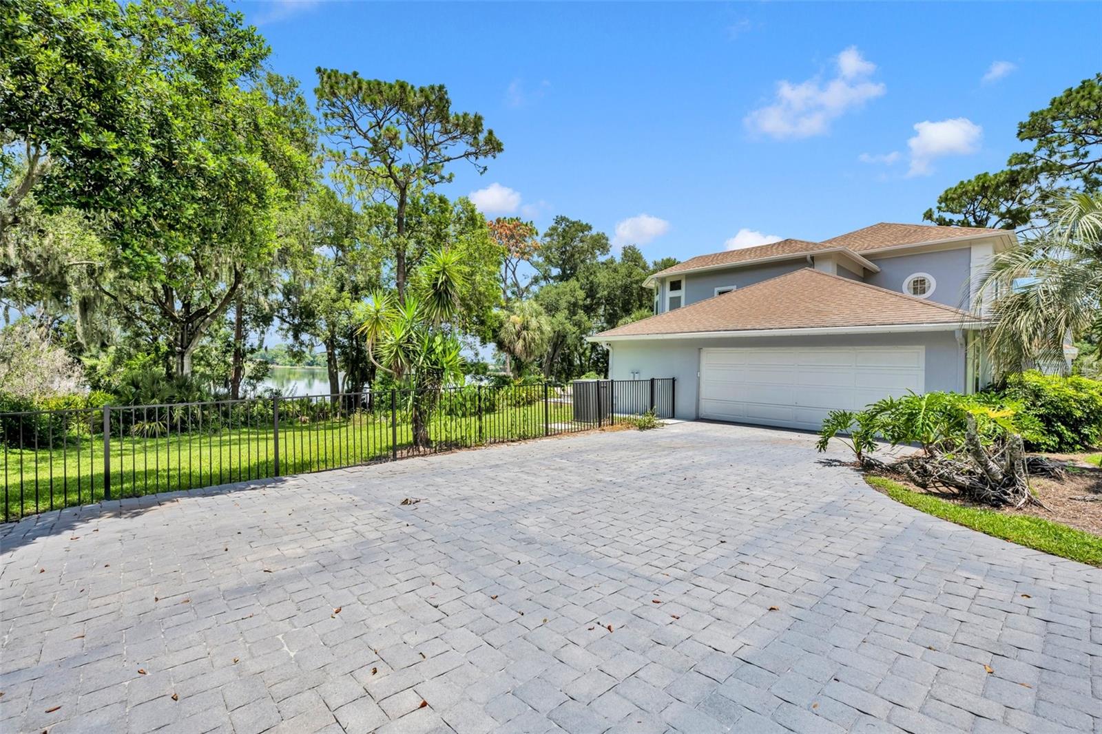 9 Stone Gate N Property Photo 3