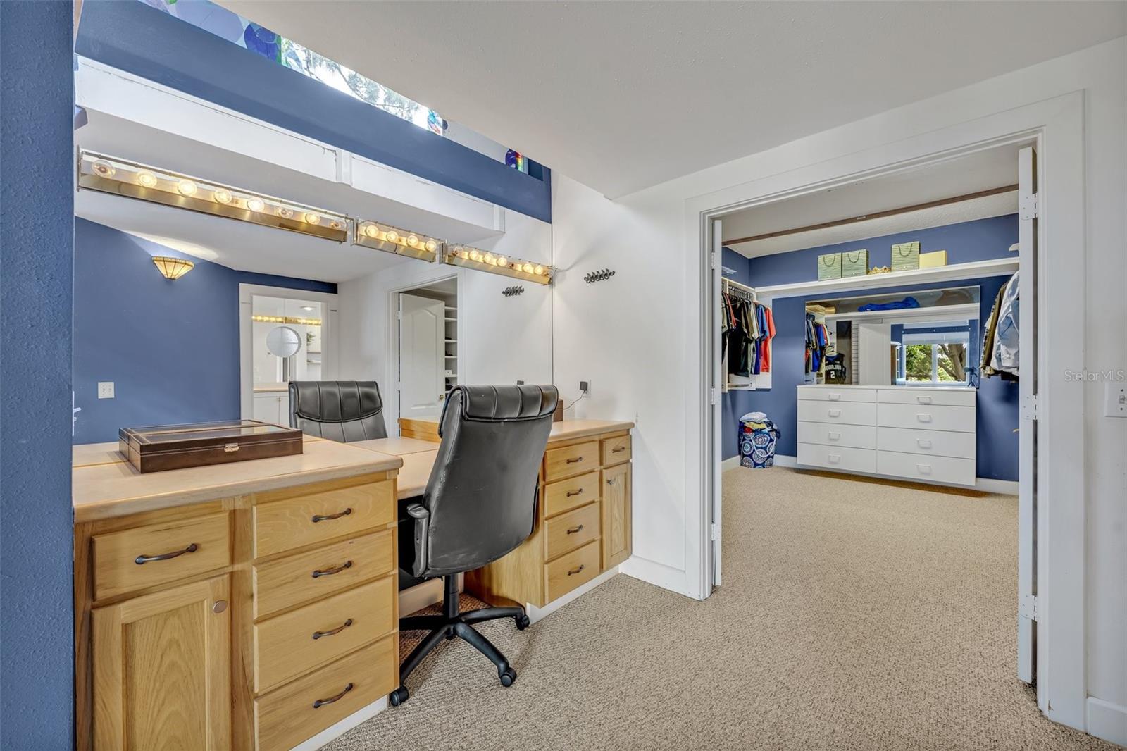 9 Stone Gate N Property Photo 16