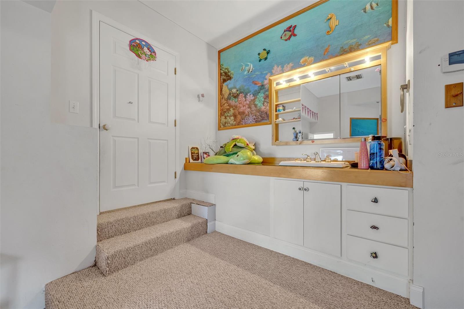 9 Stone Gate N Property Photo 30