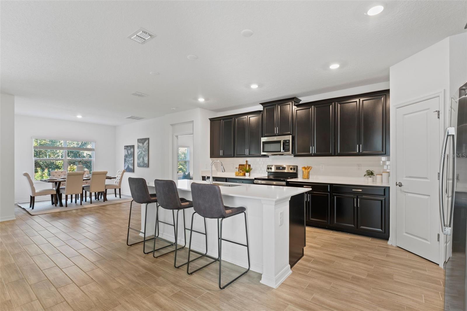 5284 Red Coral Cir Property Photo 3