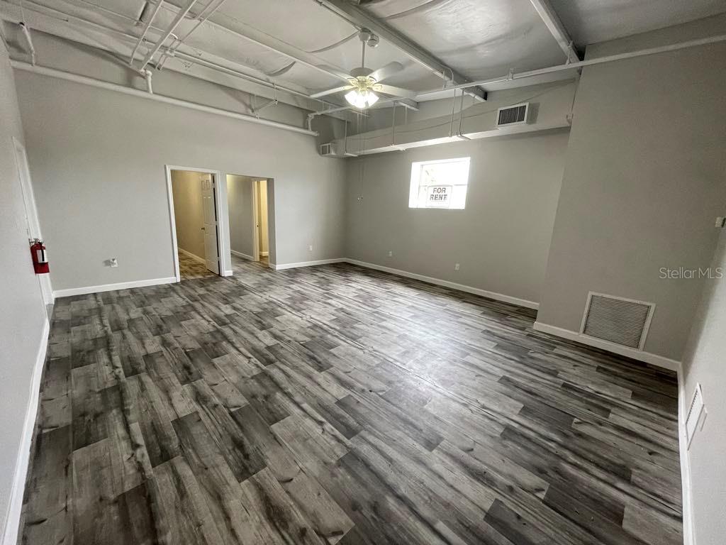 201 E Main St Property Photo 2