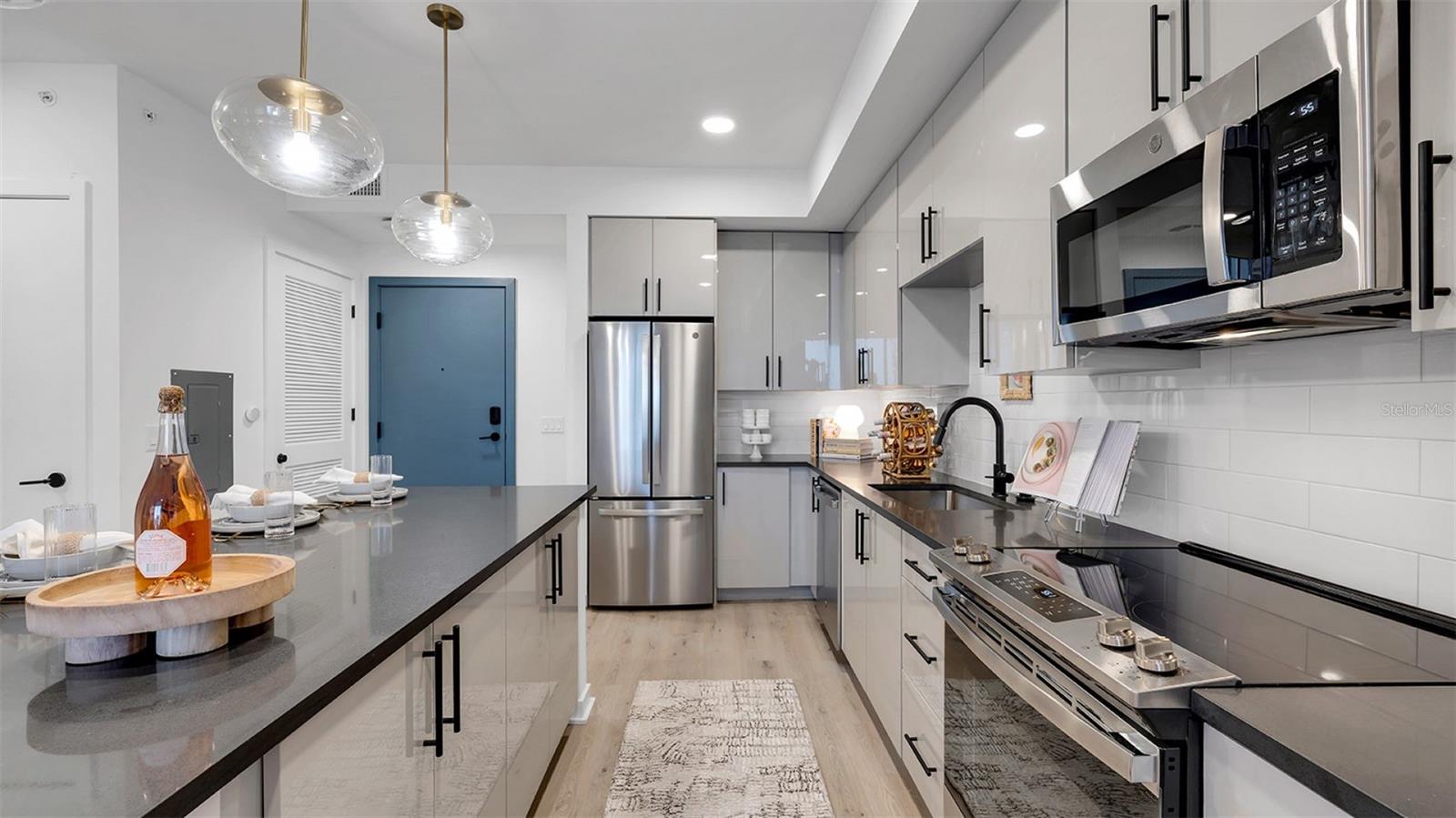 225 1st Ave N #b2 Property Photo 13