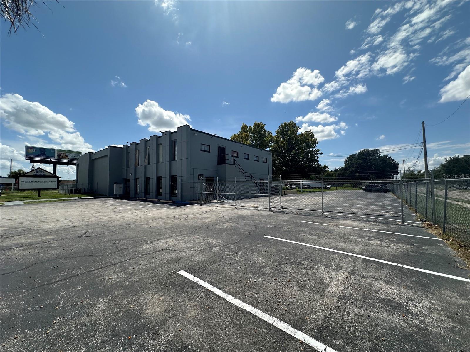 2300 S Orange Blossom Trl Property Photo 1