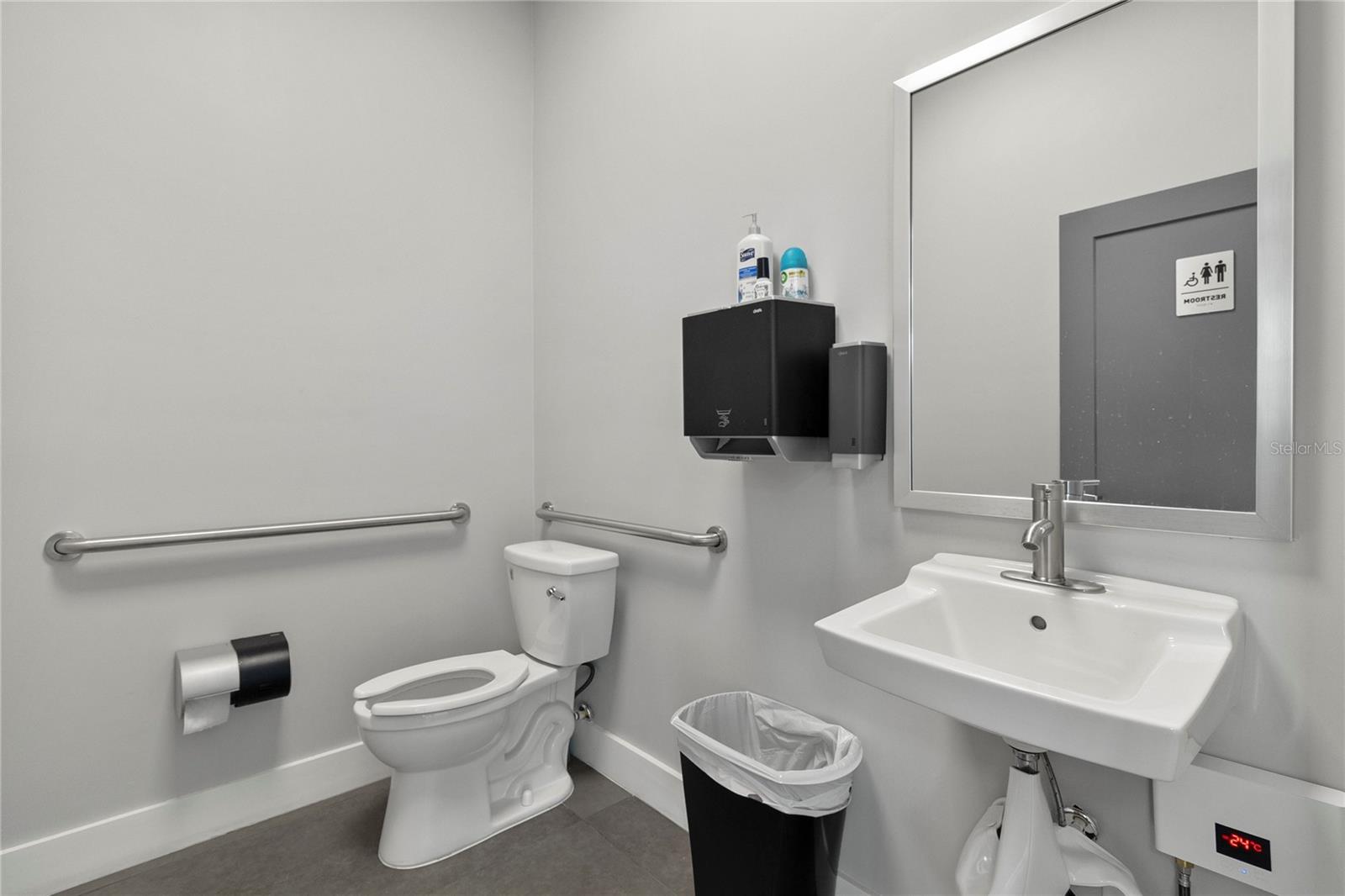 5047 W Colonial Dr Property Photo 15