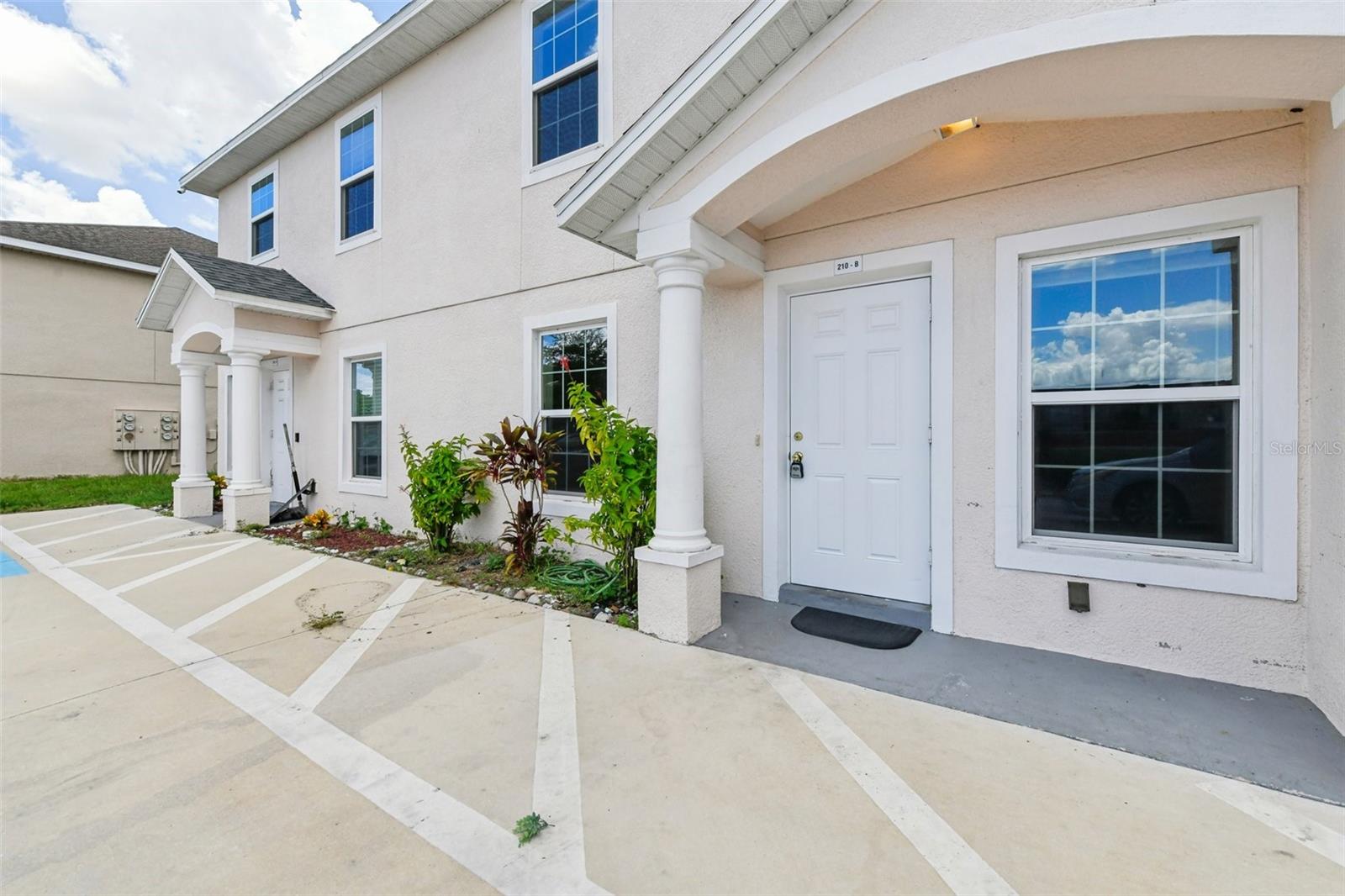 210 MAJORS LN #B Property Photo 1