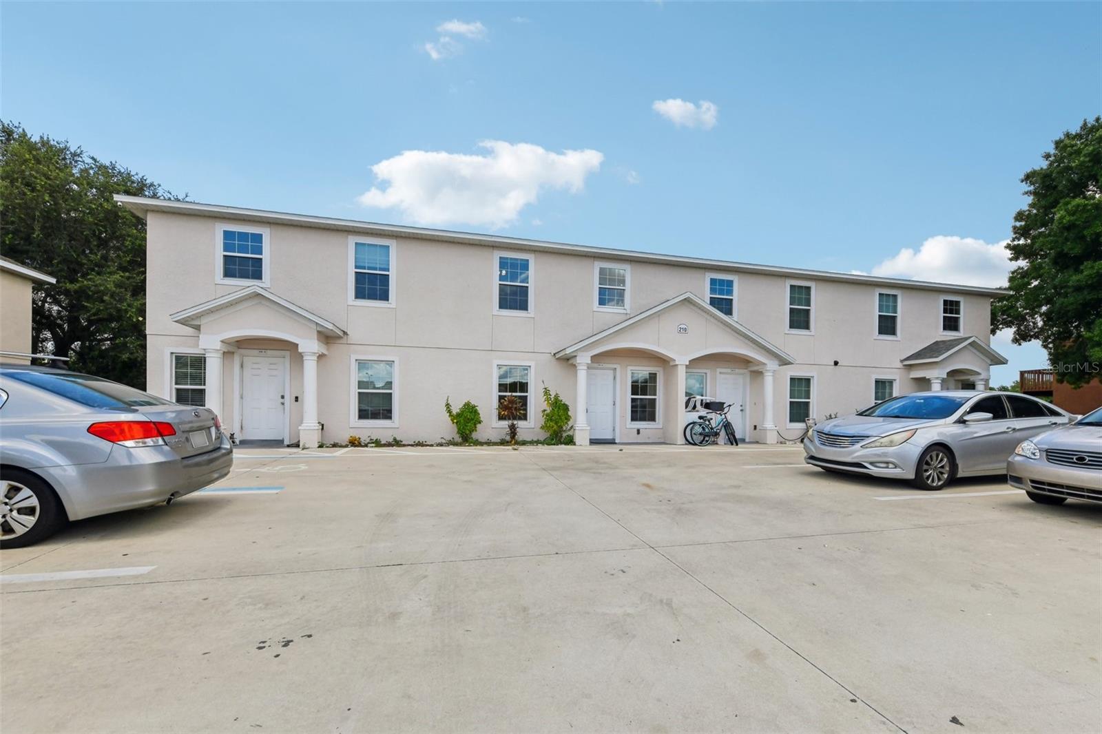 210 Majors Ln #b Property Photo 2