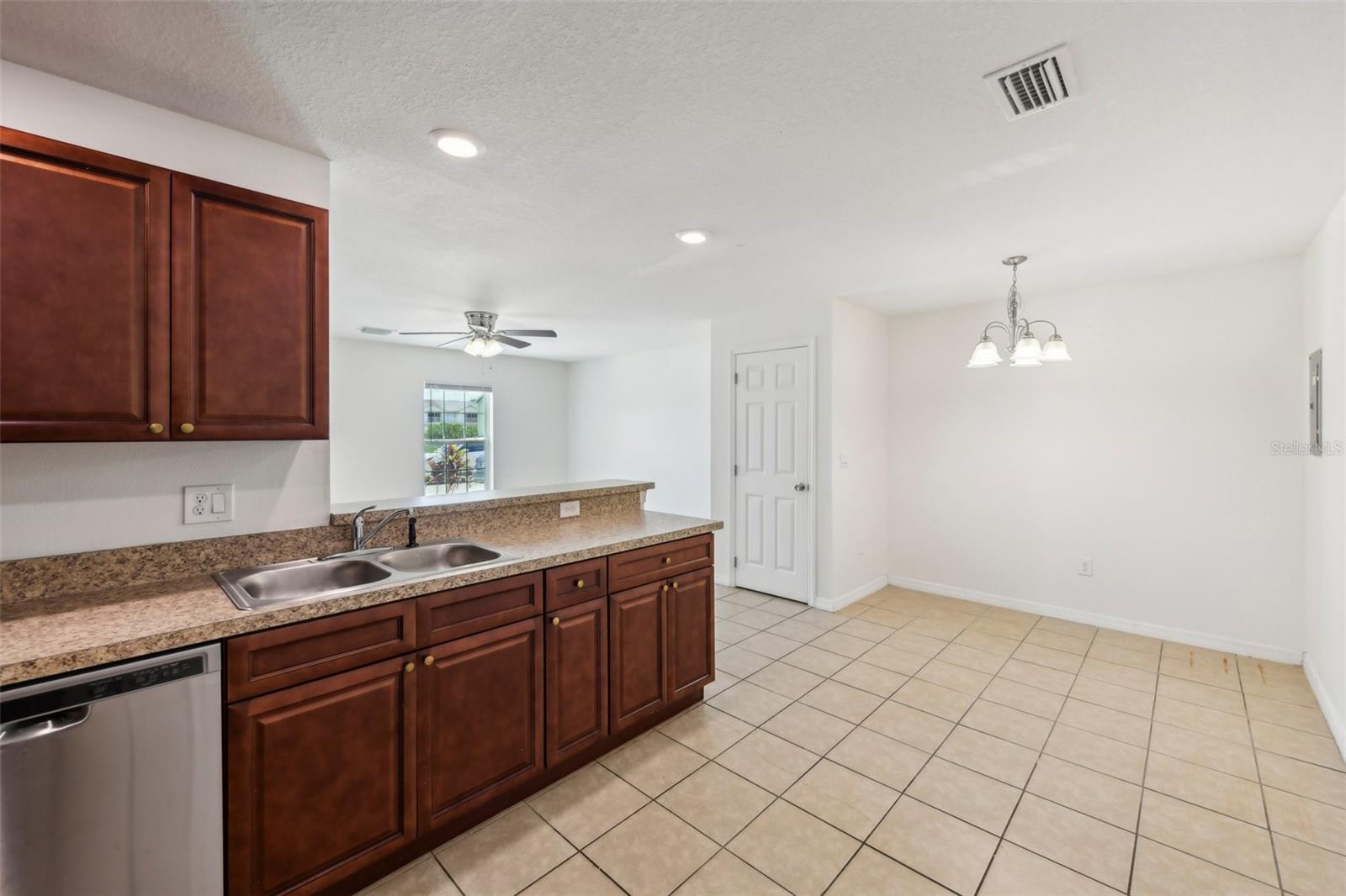 210 Majors Ln #b Property Photo 12