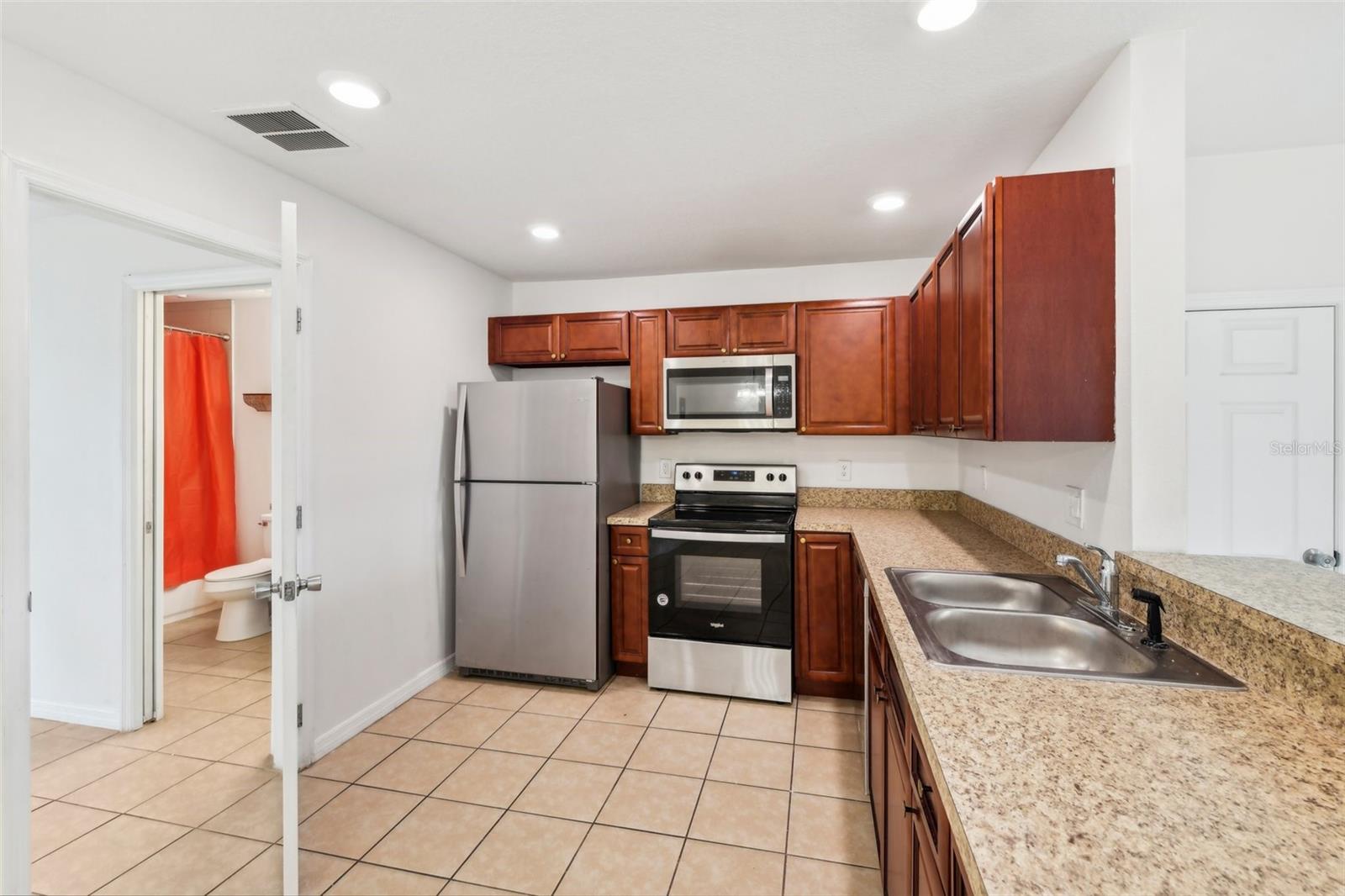 210 Majors Ln #b Property Photo 15