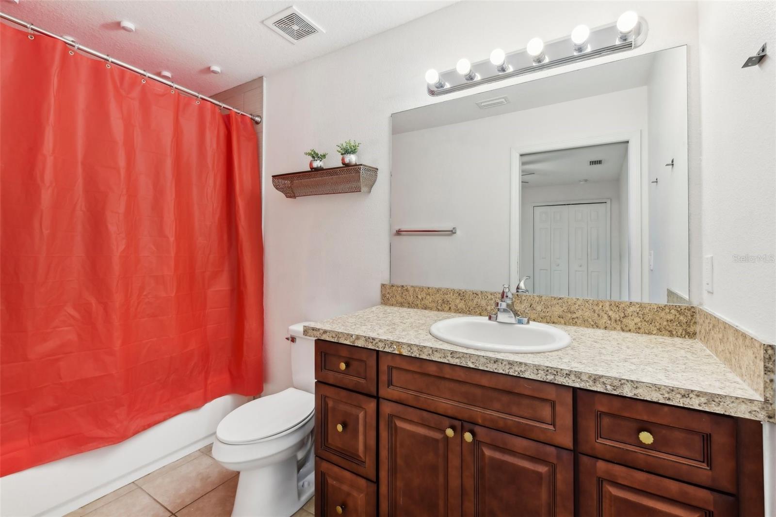 210 Majors Ln #b Property Photo 16