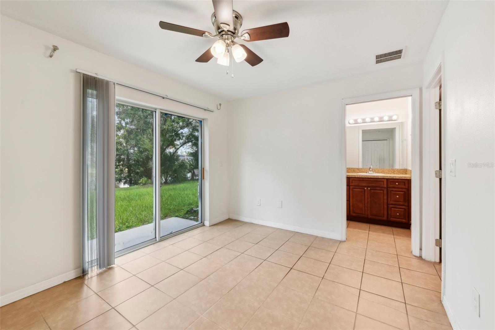 210 Majors Ln #b Property Photo 18