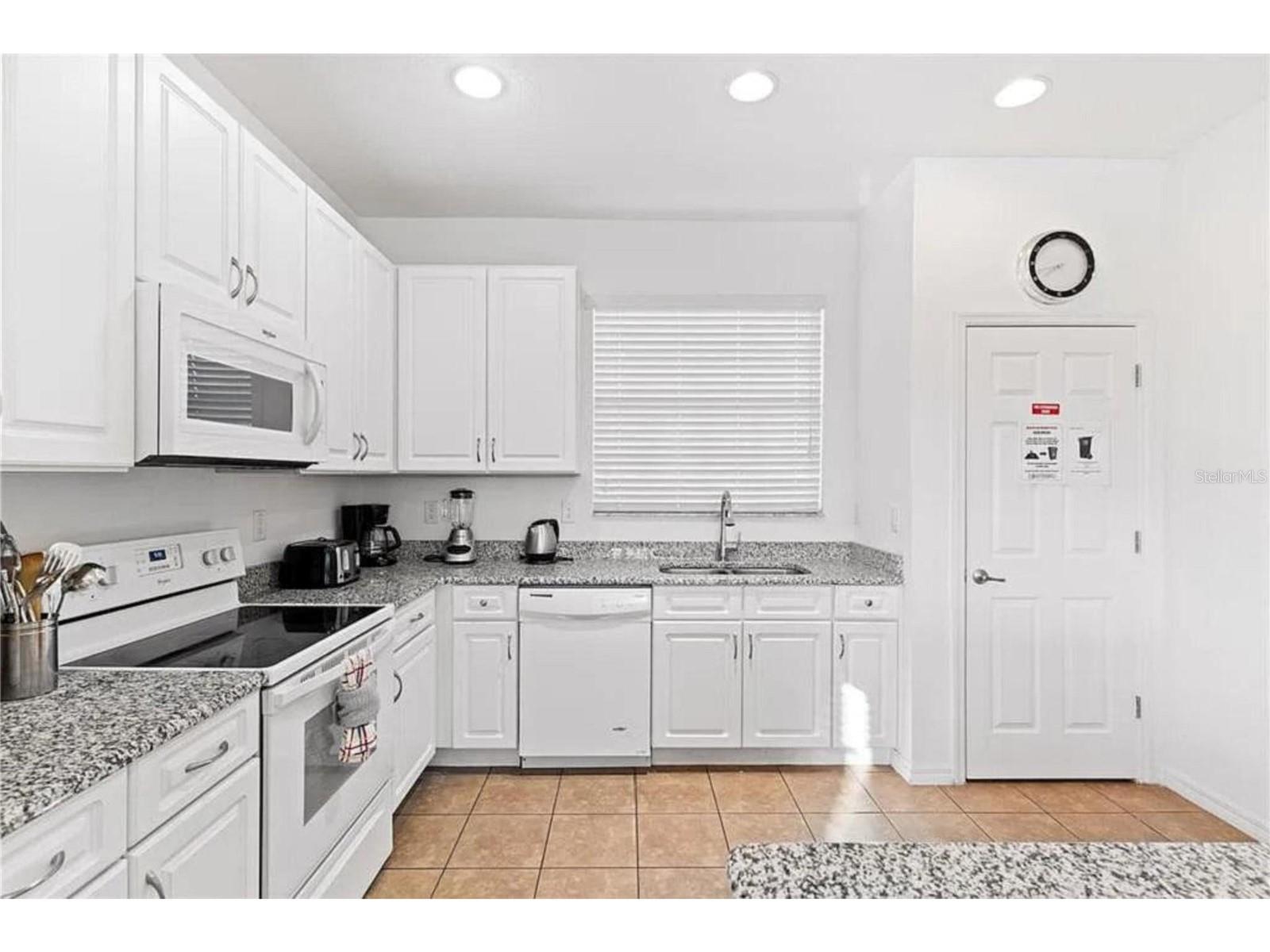 2654 Rosemont Cir Property Photo 11