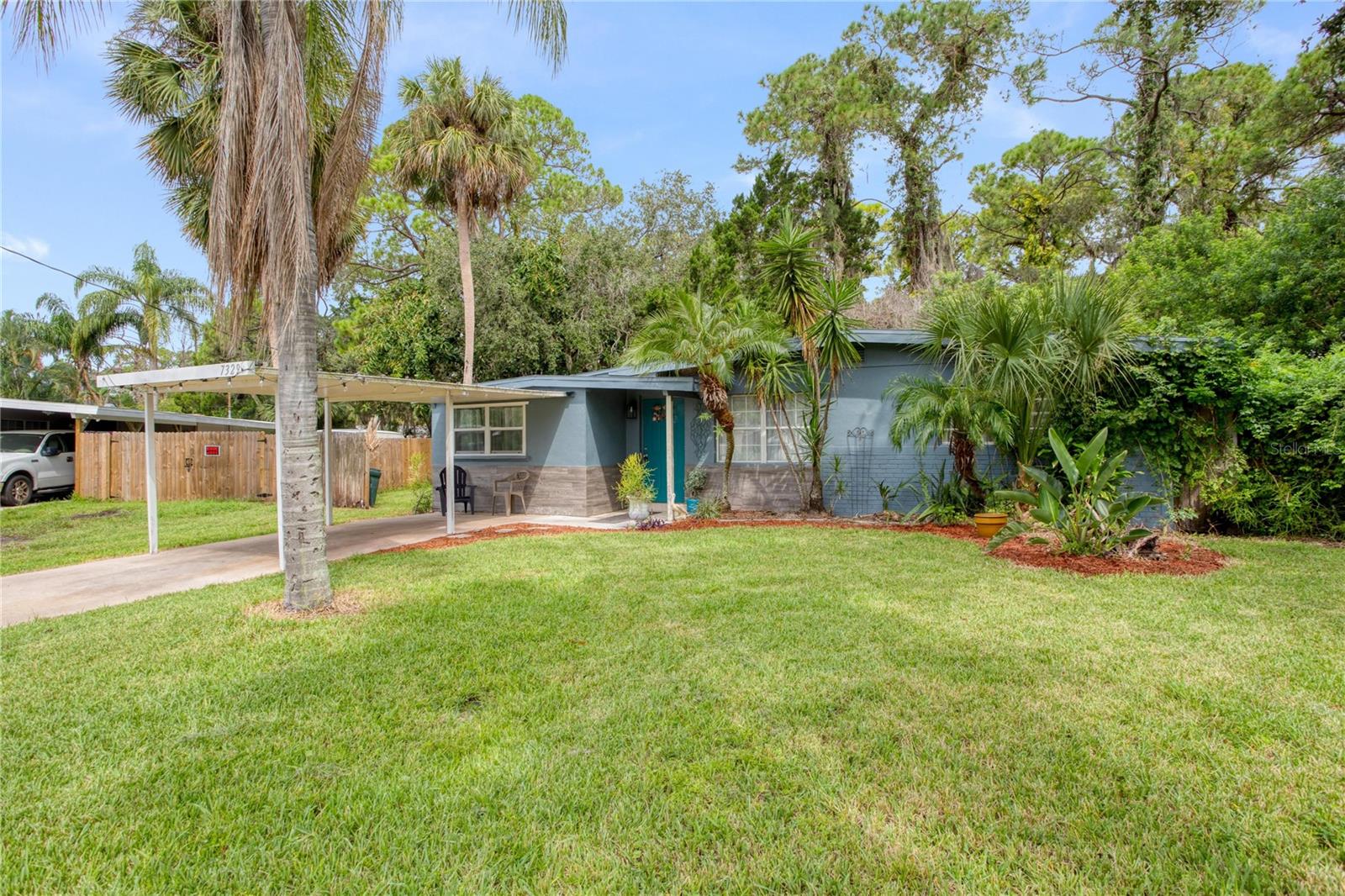 7329 Royal Palm Dr Property Photo 2