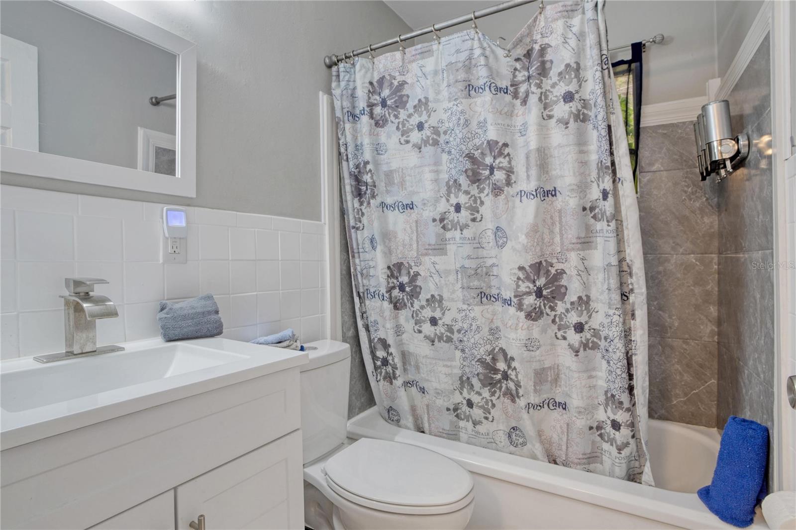 7329 Royal Palm Dr Property Photo 4