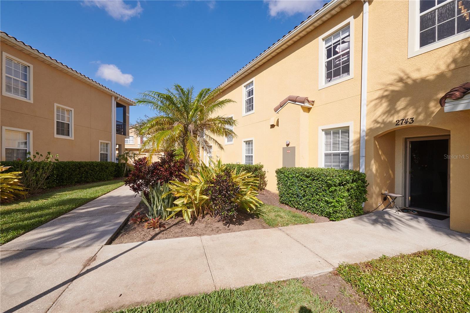 2745 Oakwater Dr Property Photo 3