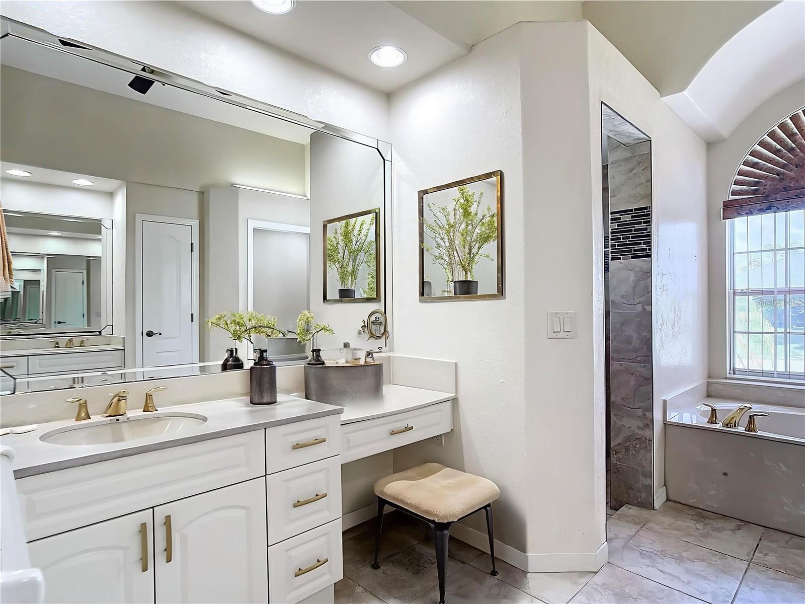 18065 Wing Ave Property Photo 11