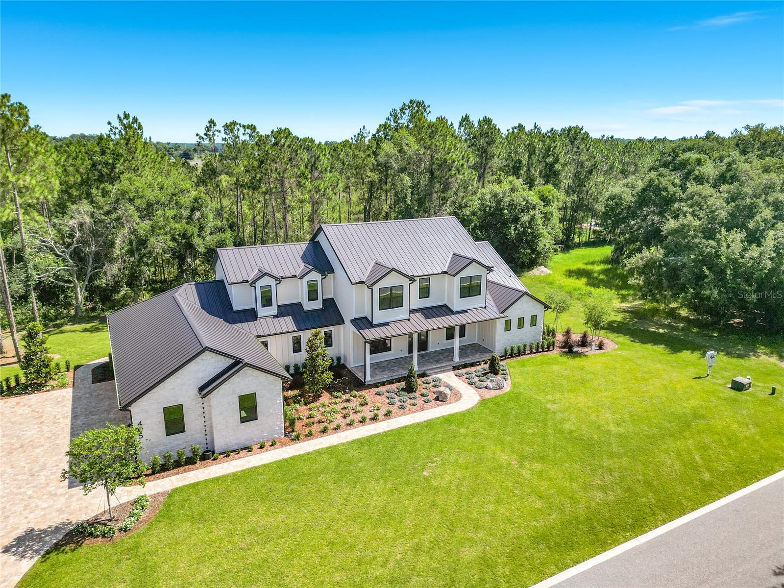405 Long And Winding Rd Property Photo 8