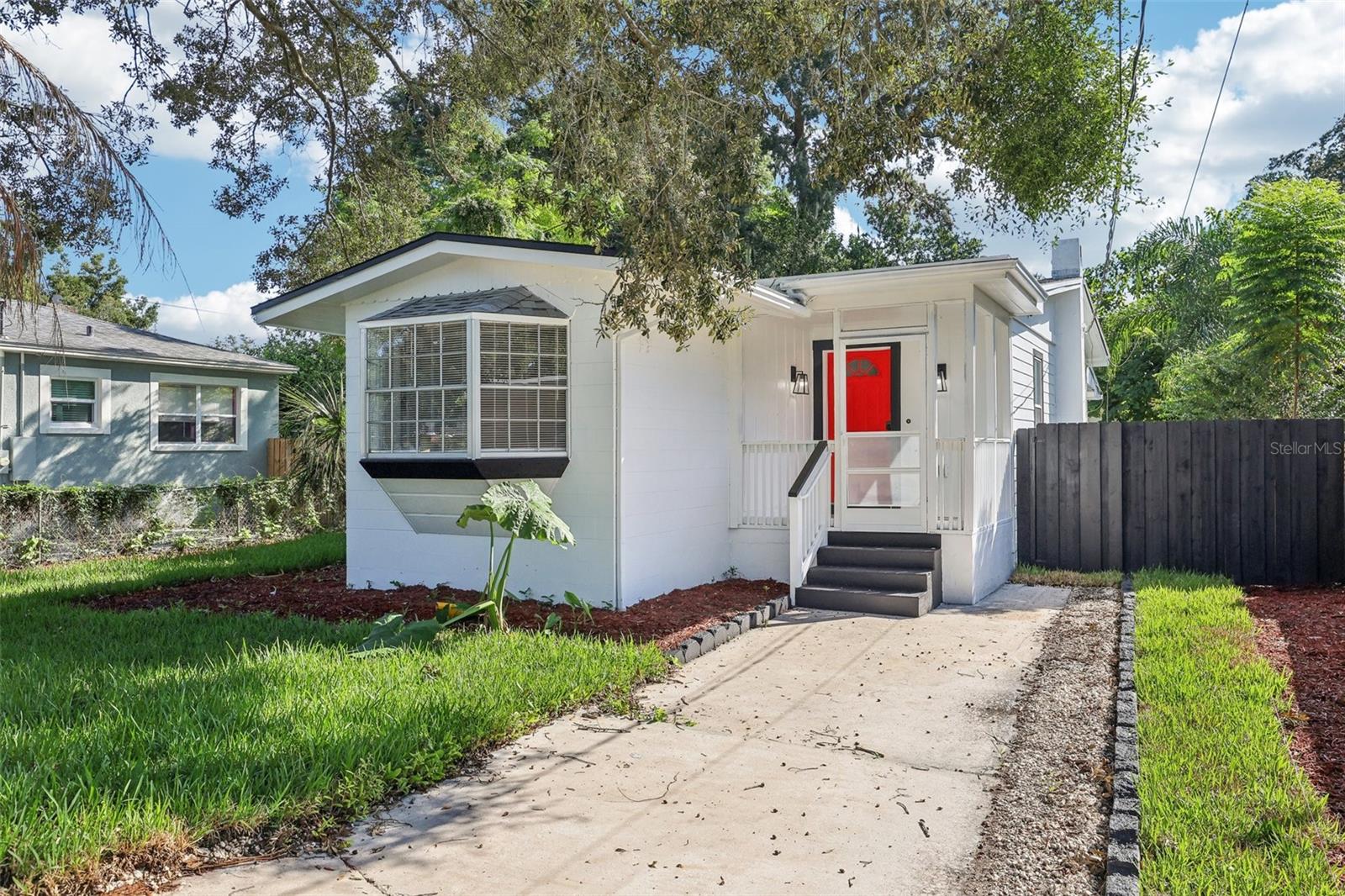 1815 Larkin Ave Property Photo 1
