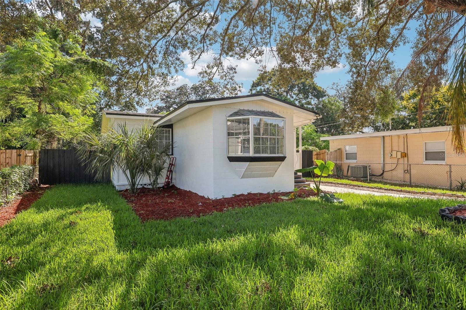 1815 Larkin Ave Property Photo 3