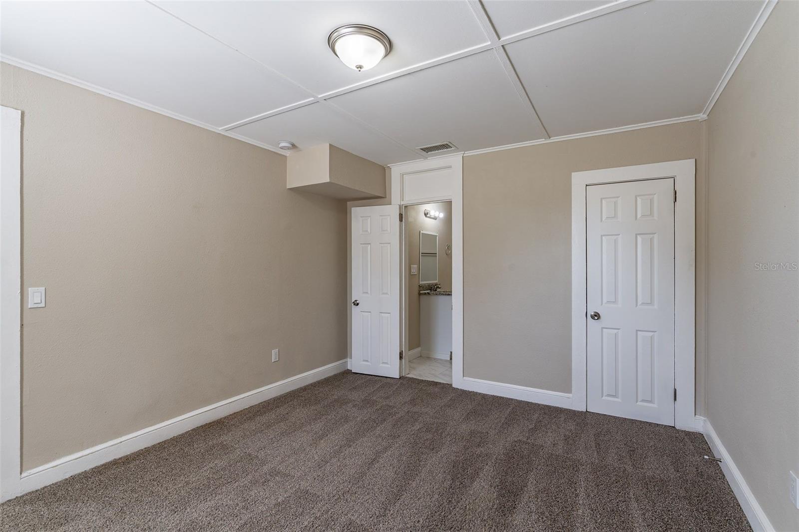 112 S Moss St Property Photo 14