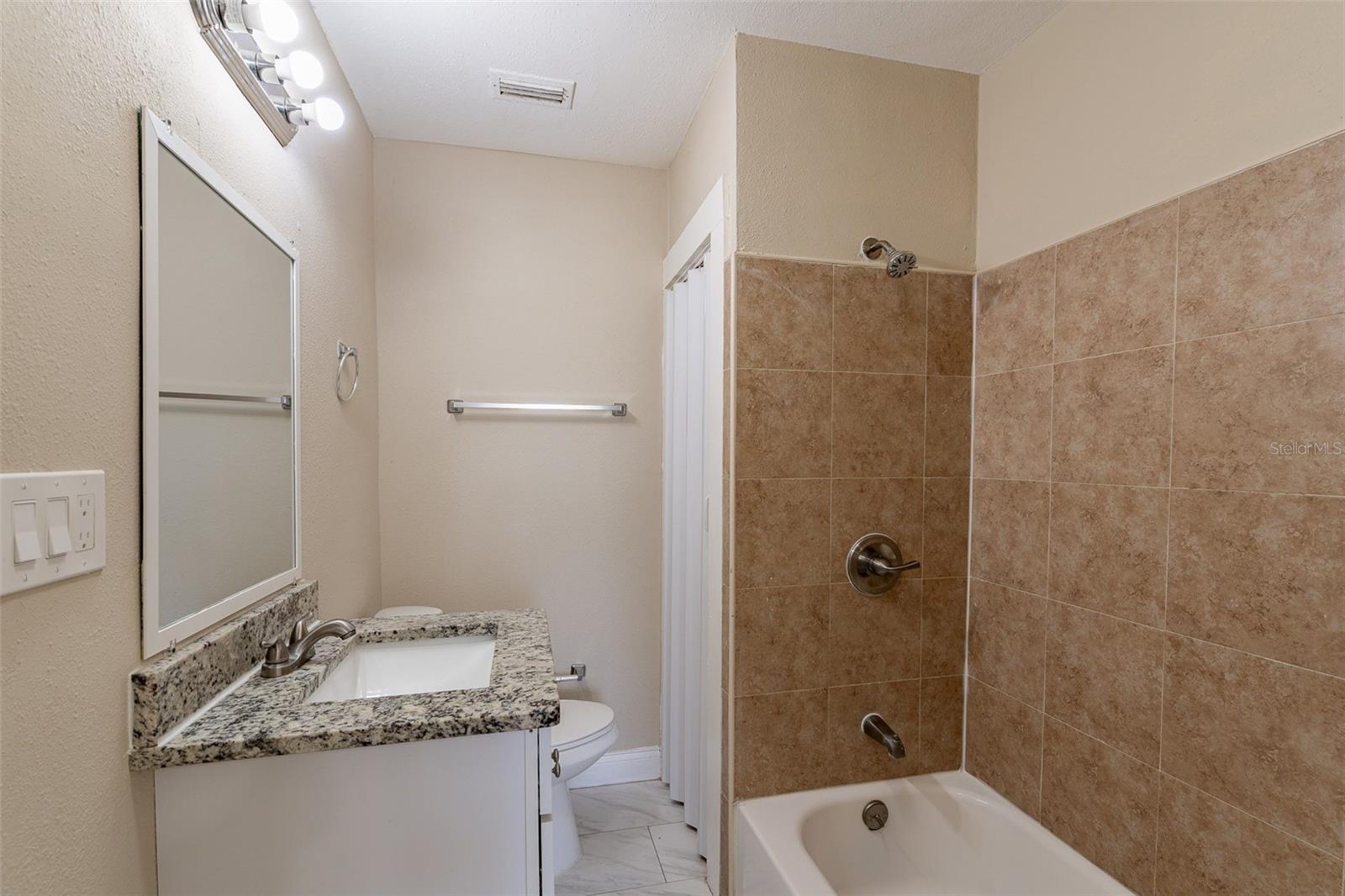 112 S Moss St Property Photo 16