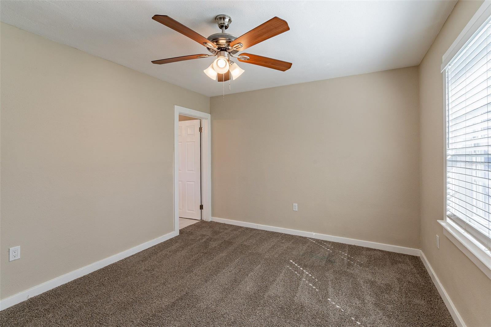 112 S Moss St Property Photo 24