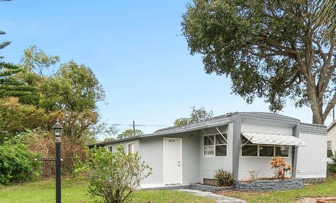 5216 Pineland Ave Property Photo