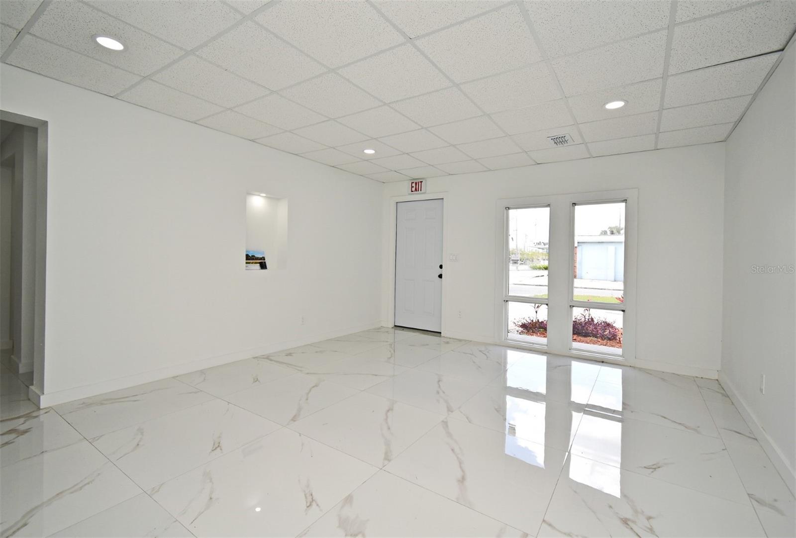 2445 Lee Rd Property Photo 3