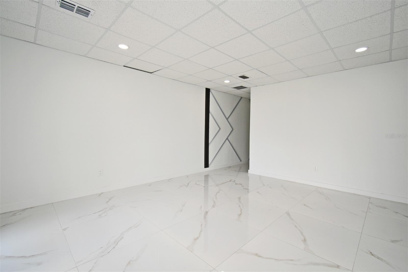 2445 Lee Rd Property Photo 4