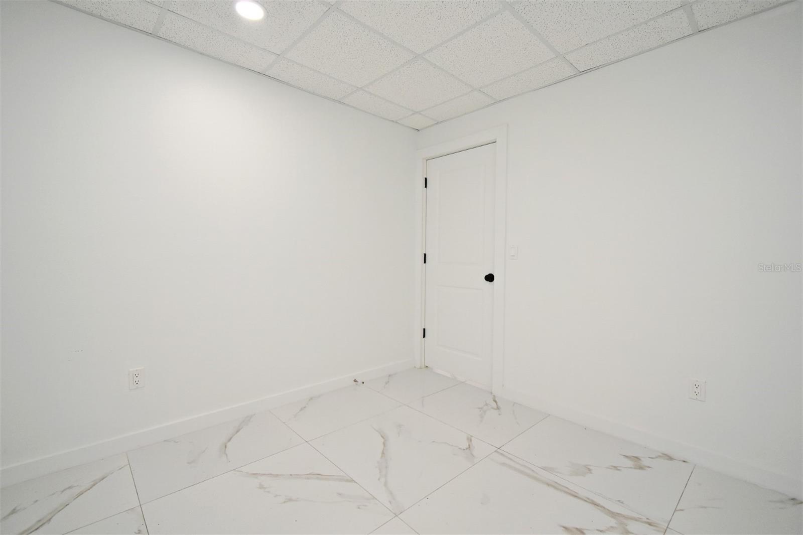 2445 Lee Rd Property Photo 7