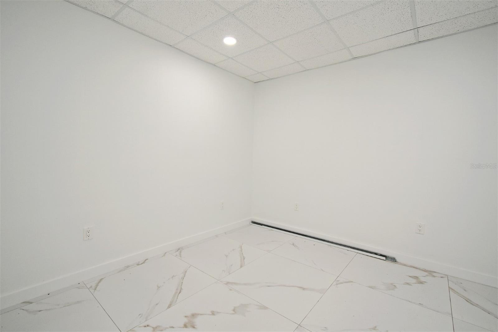 2445 Lee Rd Property Photo 8