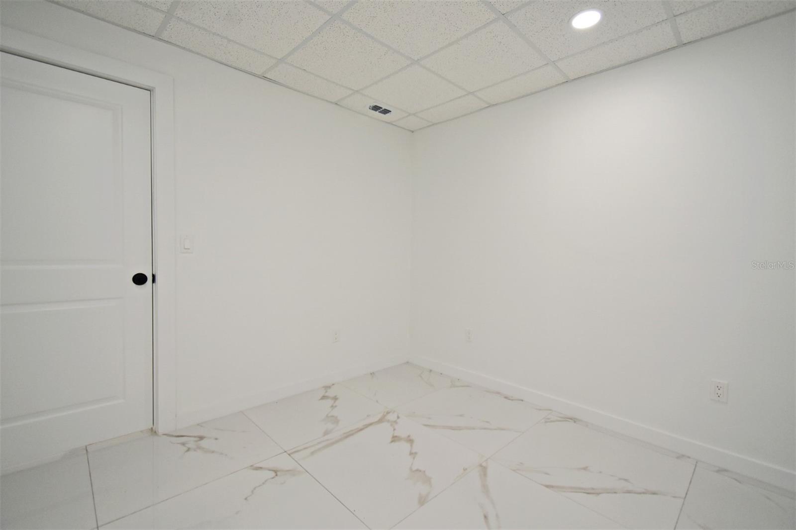 2445 Lee Rd Property Photo 9