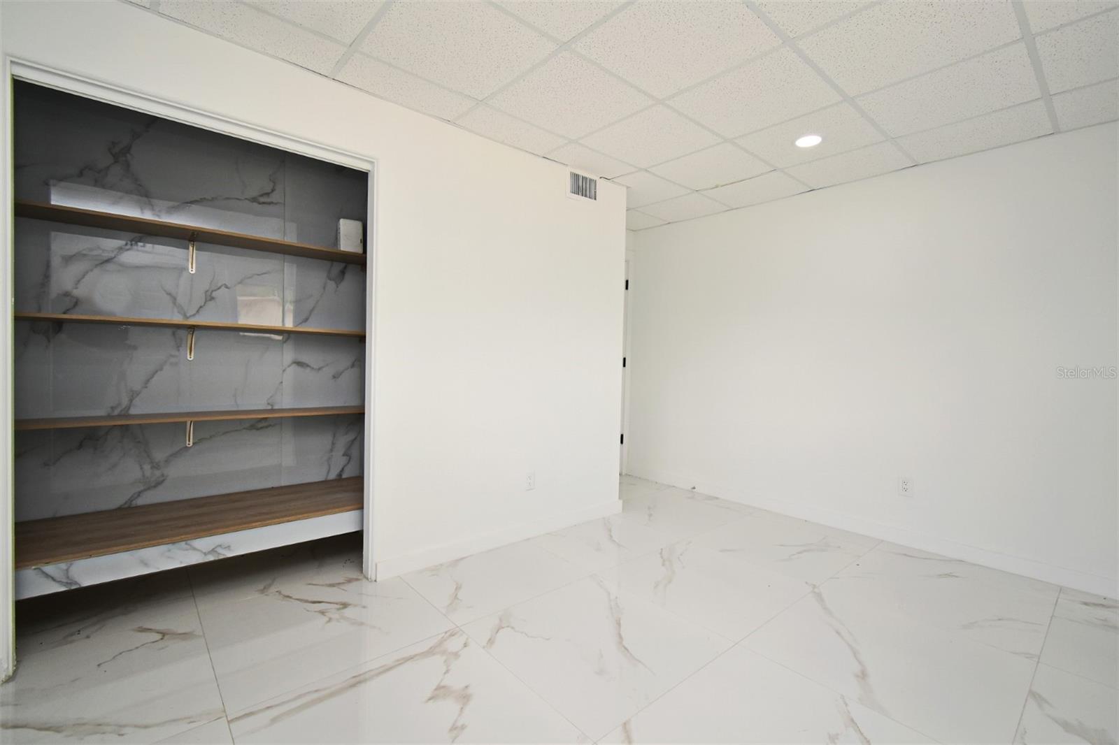 2445 Lee Rd Property Photo 13