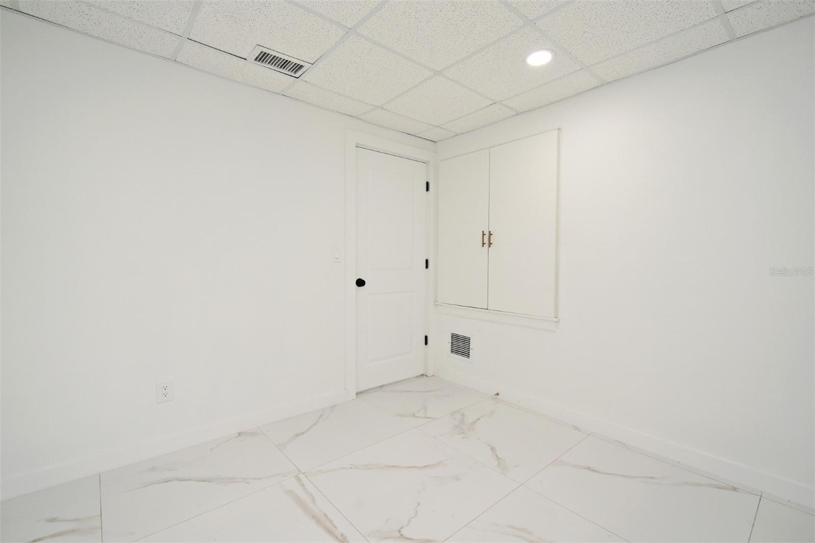 2445 Lee Rd Property Photo 14