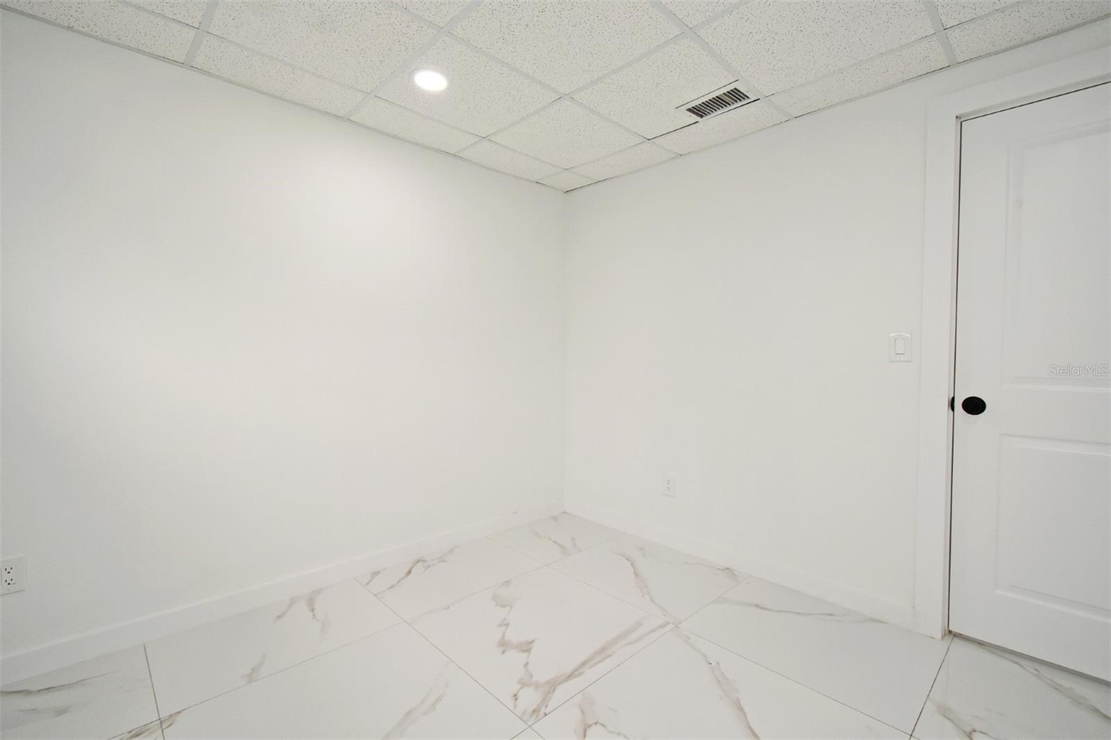 2445 Lee Rd Property Photo 17