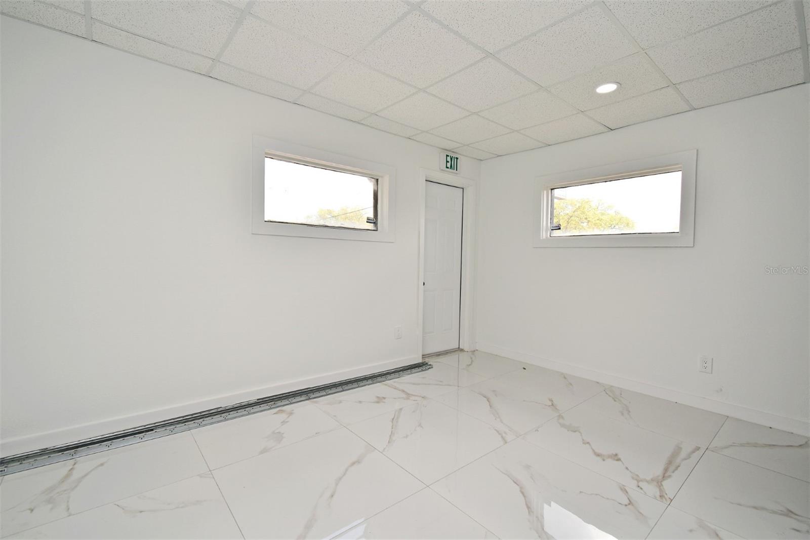 2445 Lee Rd Property Photo 18