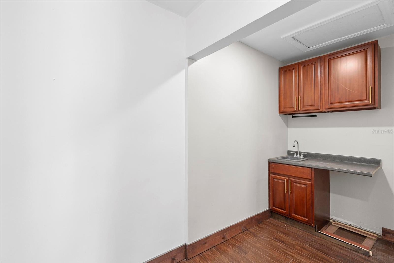 329 Franklin St Property Photo 8