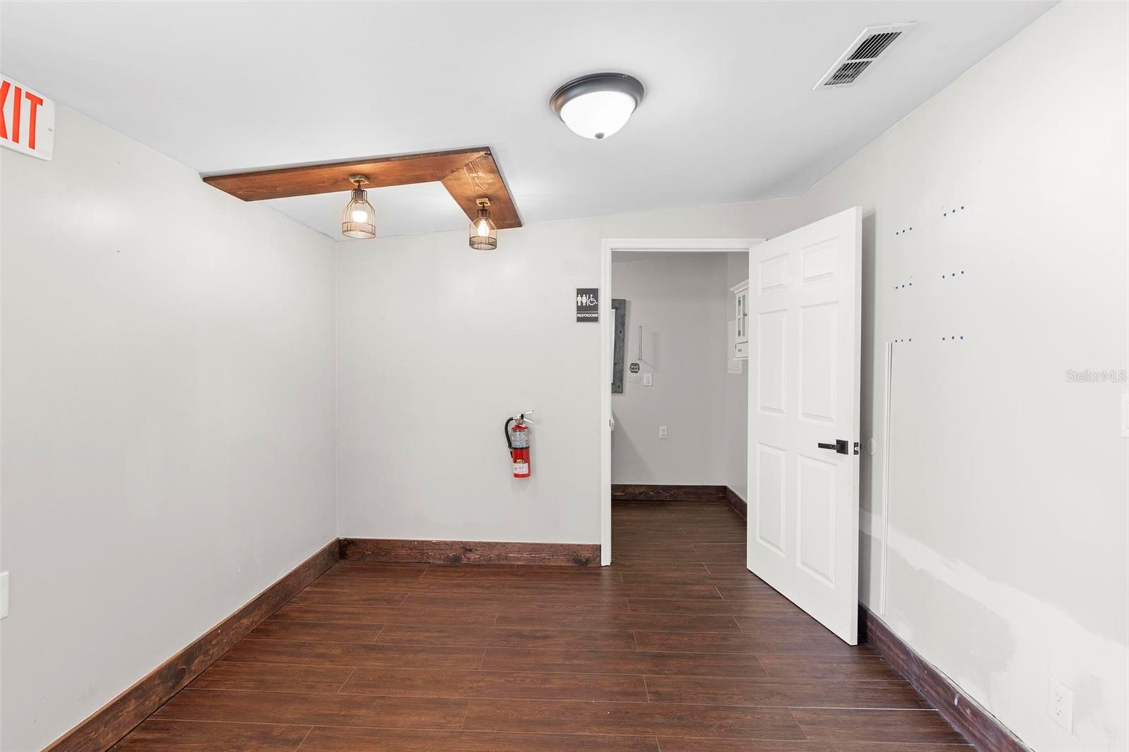329 Franklin St Property Photo 11