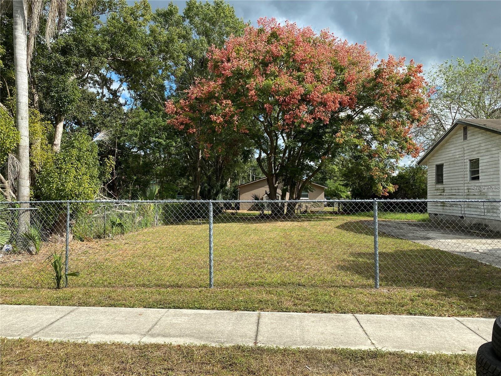 2069 DIXIE AVE Property Photo 1