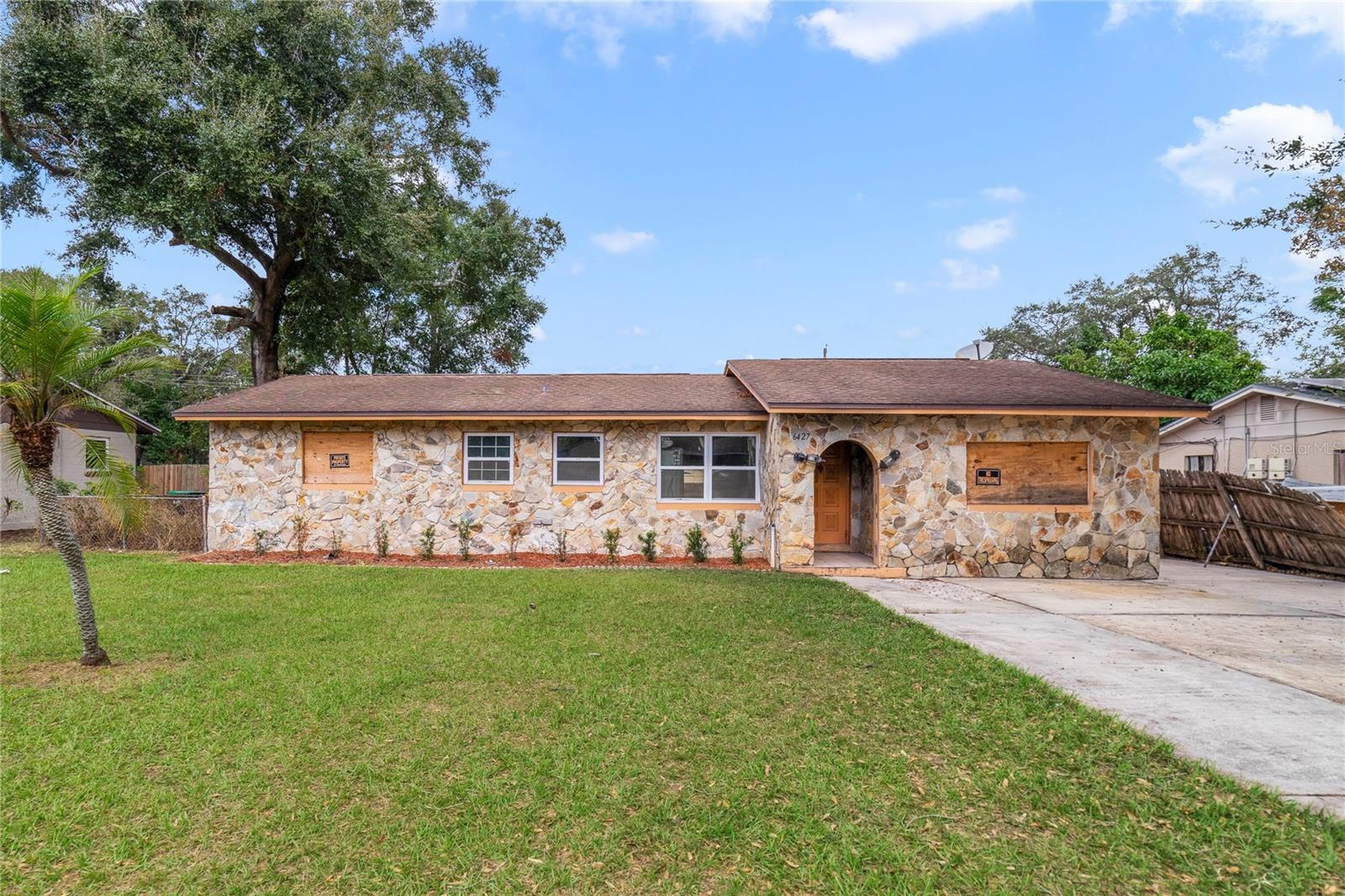 6427 Sunshine St Property Photo