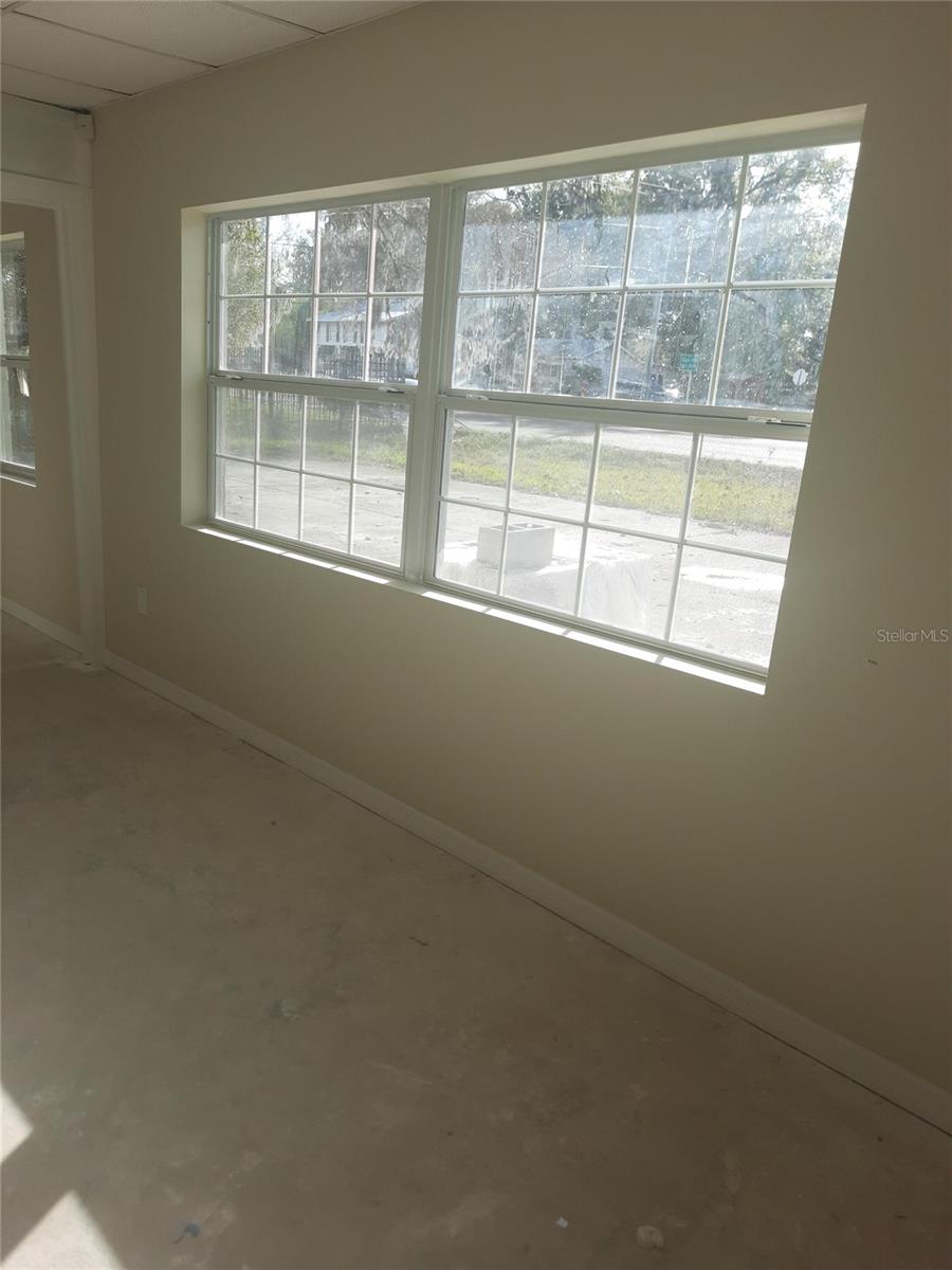 621 N Parsons Ave Property Photo 3