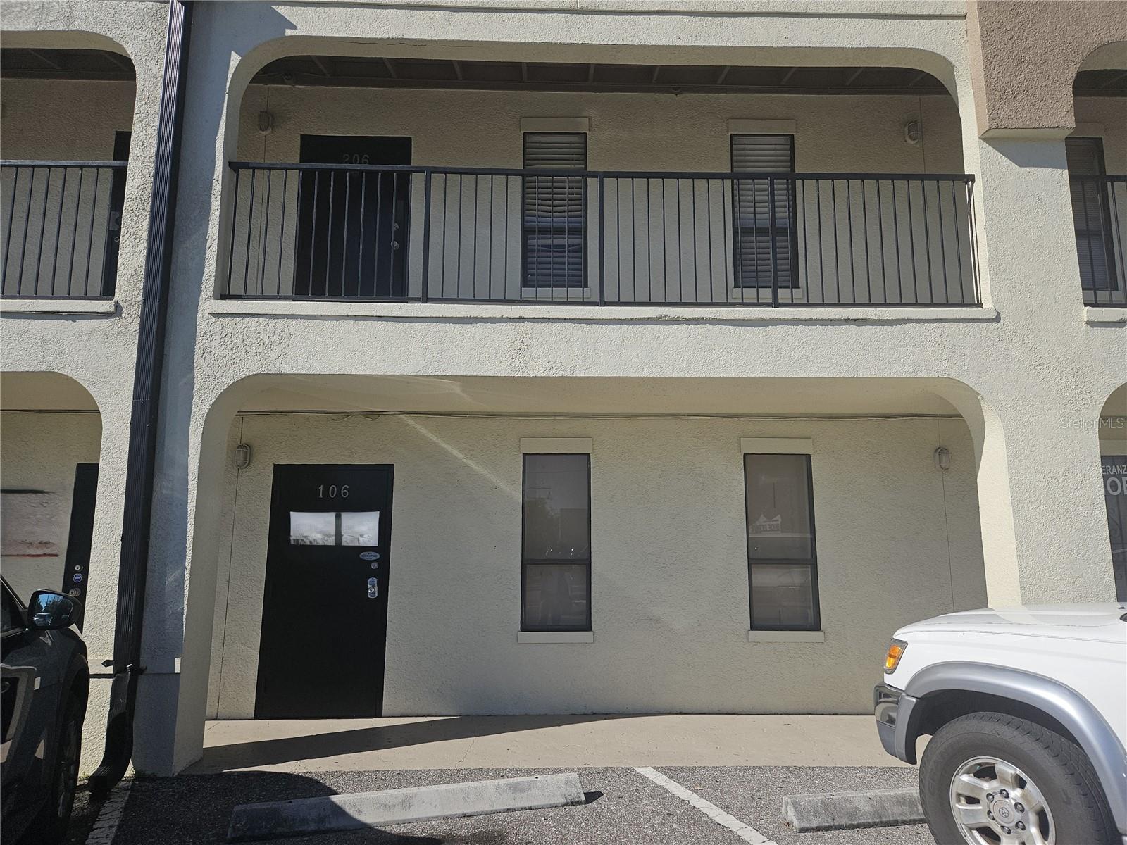 2400 N Forsyth Rd Property Photo 1