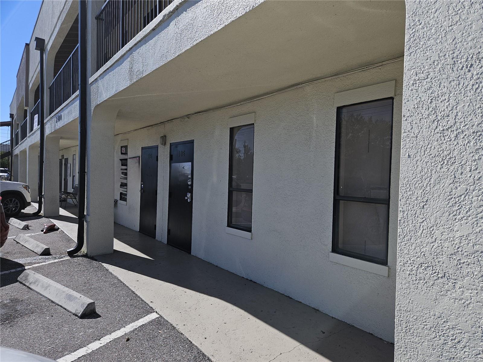 2400 N Forsyth Rd Property Photo 4