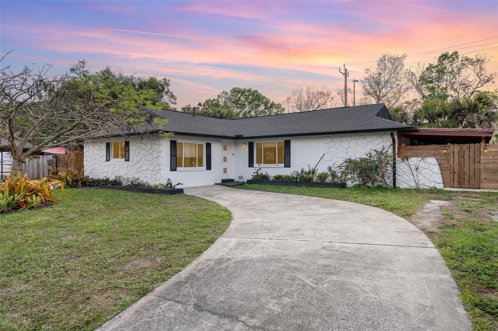 225 Ash Dr Property Photo