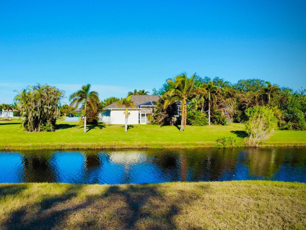 683 Rotonda Cir Property Photo 4