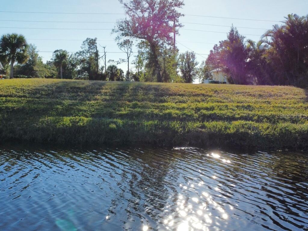 683 Rotonda Cir Property Photo 6