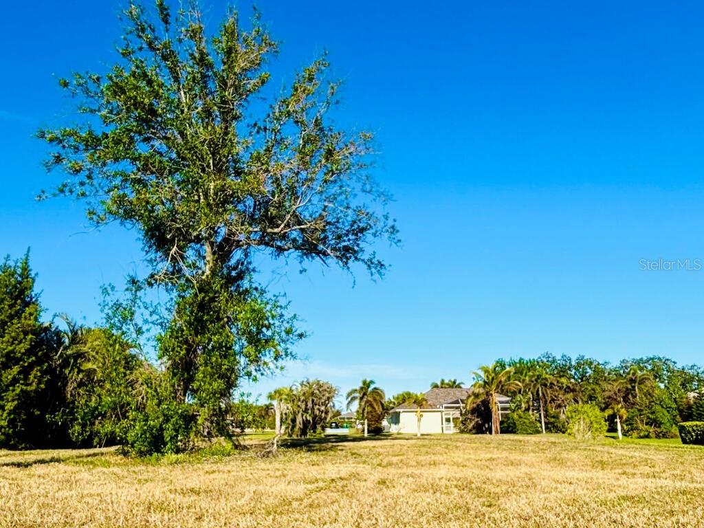 683 Rotonda Cir Property Photo 8