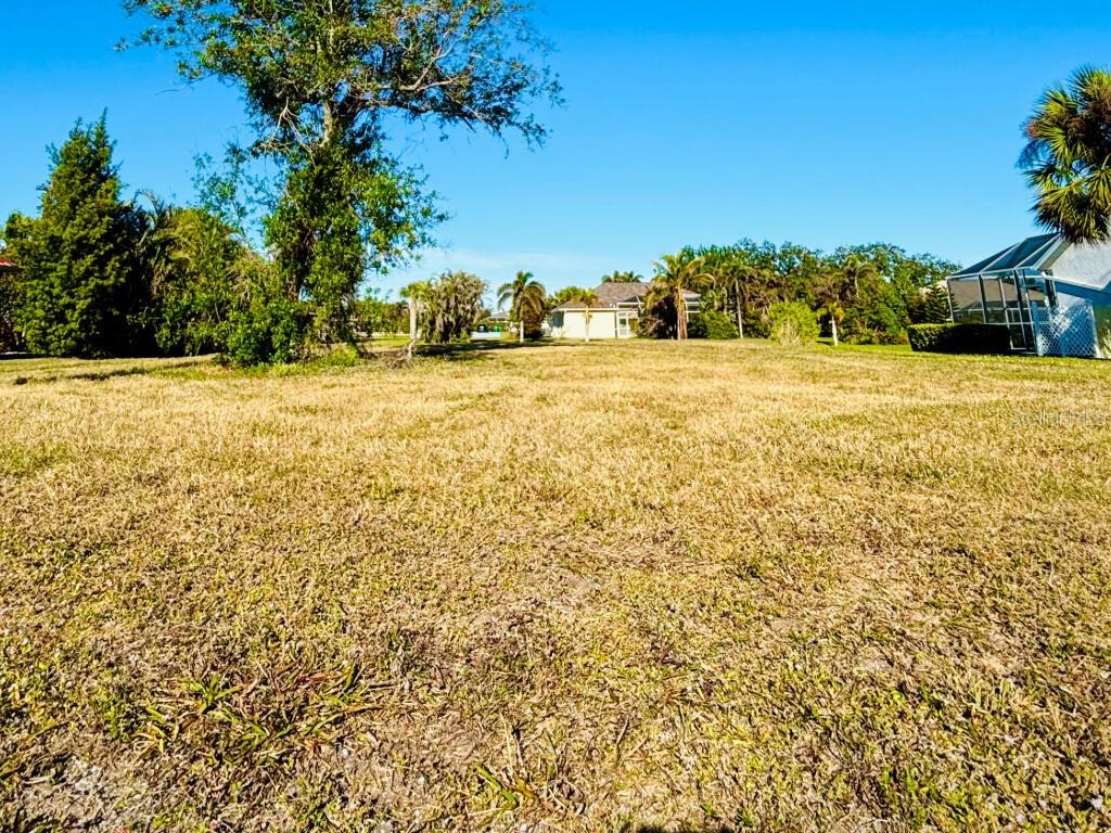 683 Rotonda Cir Property Photo 9