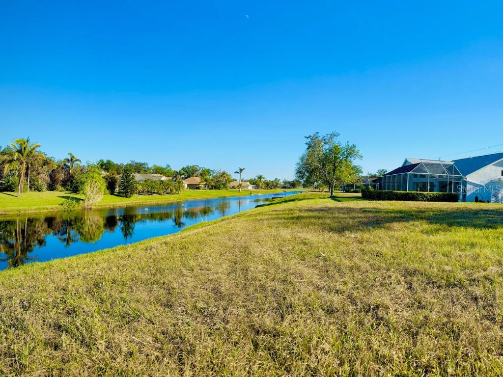 683 Rotonda Cir Property Photo 12