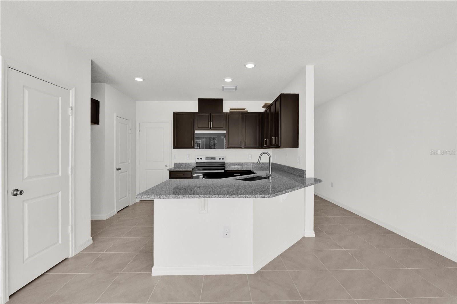375 Sequoia Dr Property Photo 3