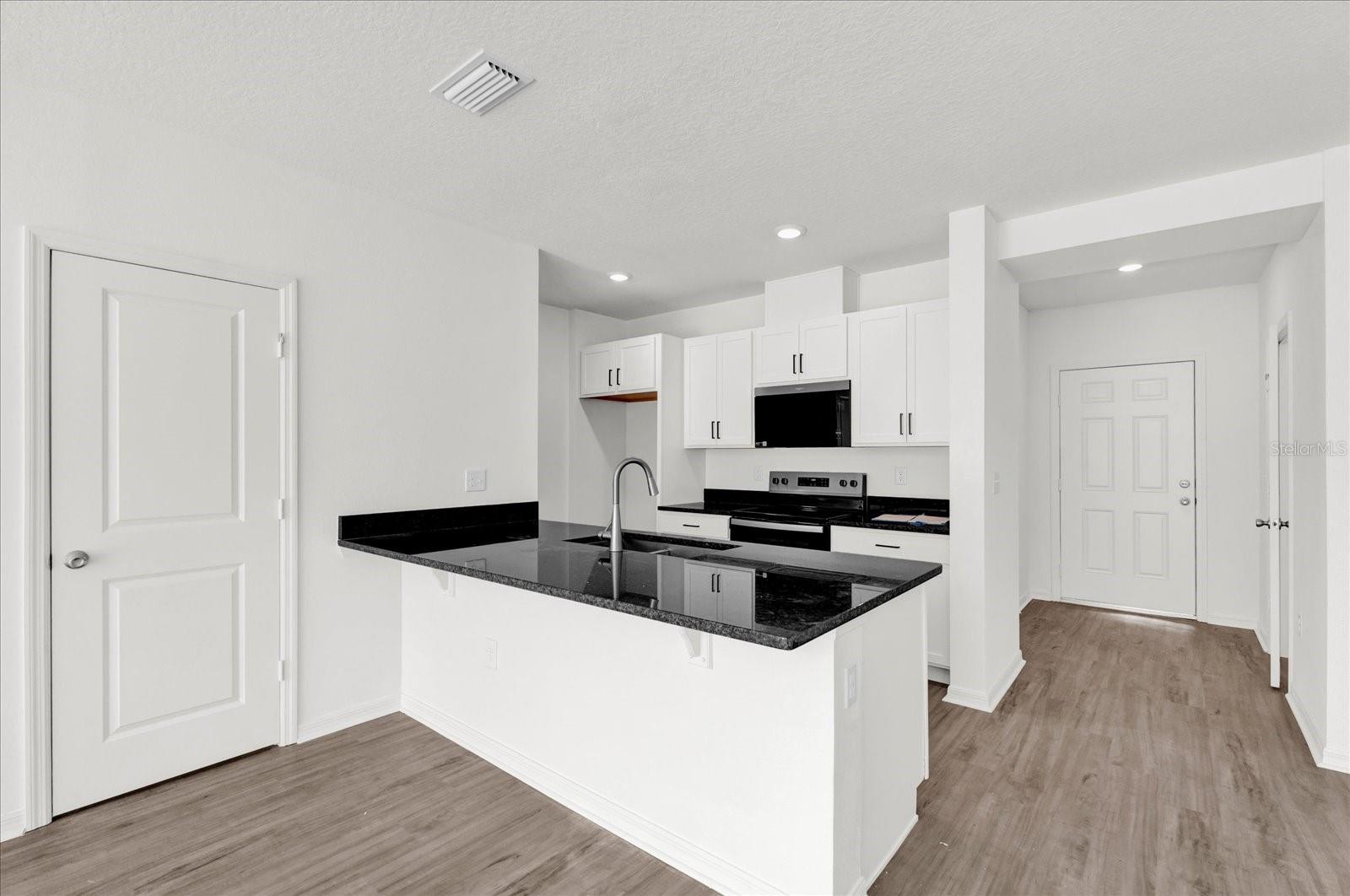 367 Sequoia Dr Property Photo 3